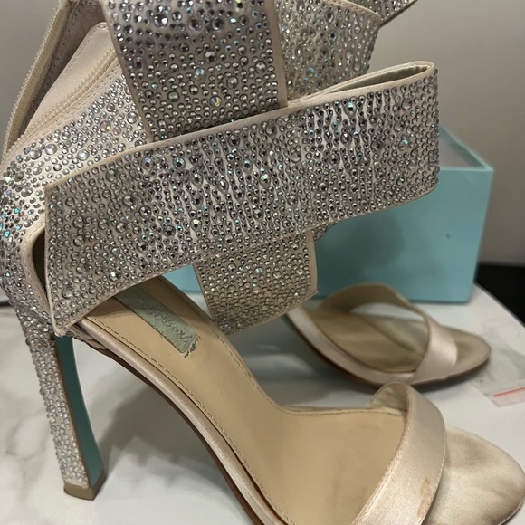 Besty Johnson Wedding Collection Rhinestone Pumps - Picture 3 of 5